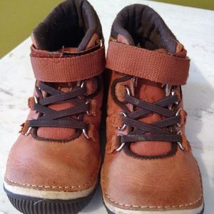 stride rite hiking boots